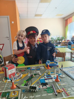 Акция «Мы дружим с ПДД» (гр. №1 и №10).